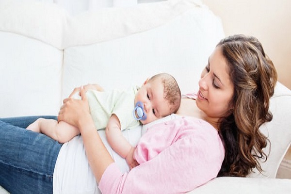 ۱۰ نکته‌ی مهمی که باید درباره شیر مادر دانست